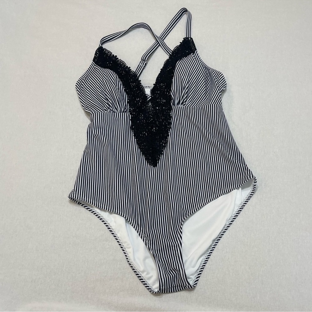 Cupshe Plunging Lace Trimmed One-Piece Swimsuit Black White 0XL Plus Size Lace - Picture 8 of 10